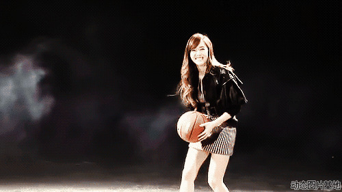 清纯美女打篮球图片