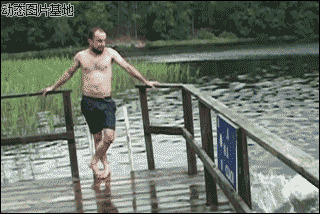 跳水失误搞笑视频图片