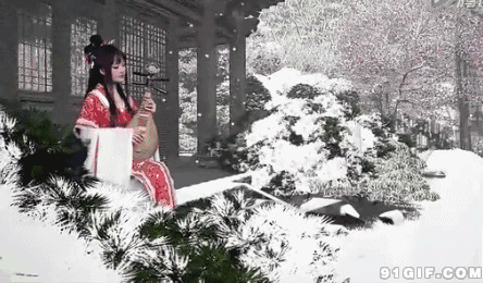 古装美女雪中弹琵琶图片