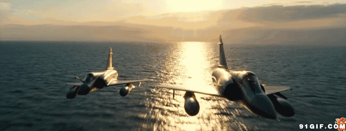 战斗机海洋上空飞行图片