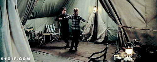 帐篷里的情侣跳舞搞笑动态图片