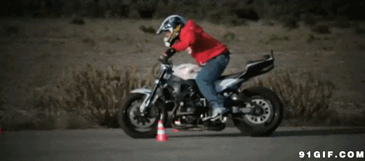 摩托车表演过障碍图片