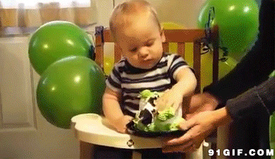 婴儿手抓蛋糕动态图片