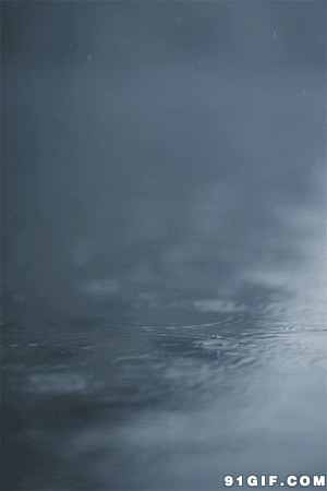 水中雨滴泛涟漪动态图