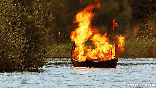 小船着火燃烧动态图片
