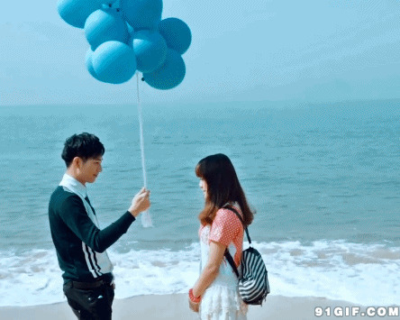 情人海边送气球动态图
