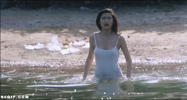 水里的女人动态图片