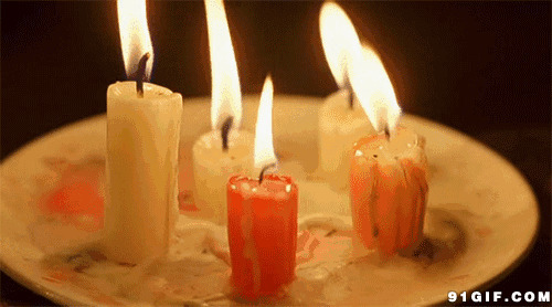 几根燃烧的蜡烛图片
