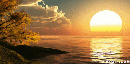 太阳余晖照亮湖面图片