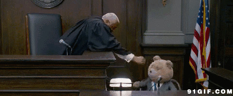 法官和泰迪熊拍手图片
