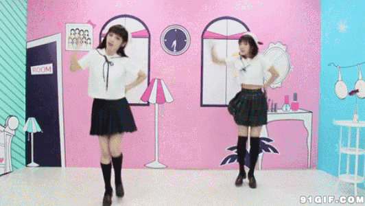 青春可爱日本女生跳舞动态图