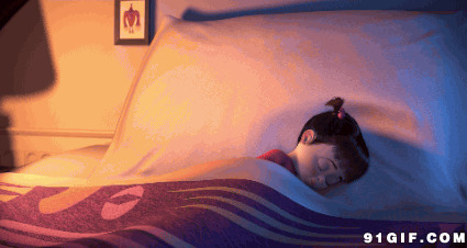 小女孩睡觉卡通图片