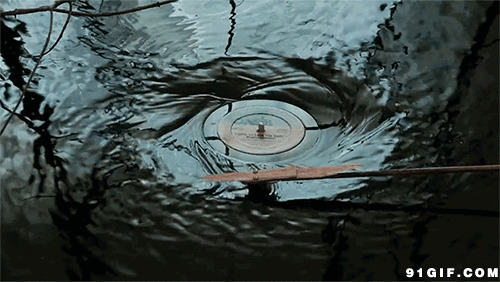 水中漩涡唯美意境图片