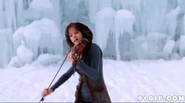 冰天雪地拉小提琴闪图