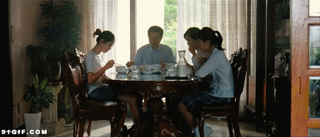 一家人安静吃饭动态图