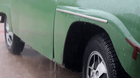 淋雨的汽车动态图