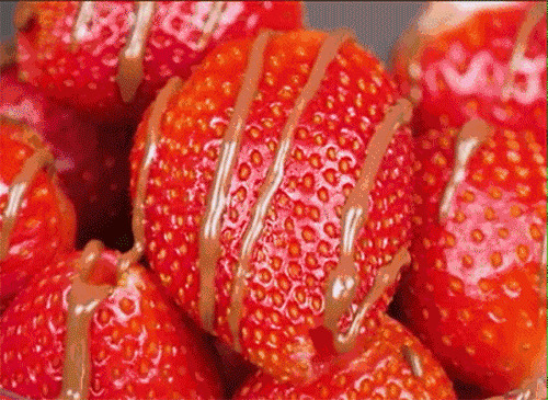 吃草莓的正确方式动态图片