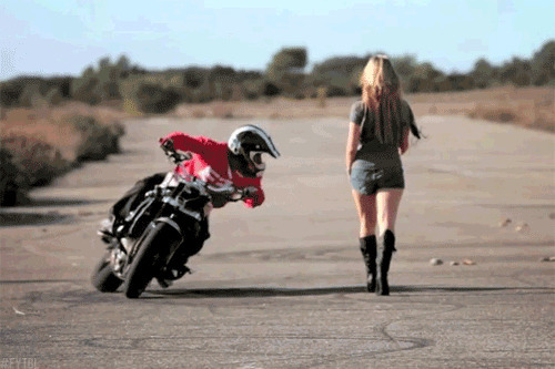 骑摩托逗靓妹动态图片