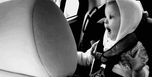 小孩子坐车飞逗你表情动态图片