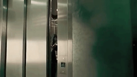 电梯里手舞足蹈gif图