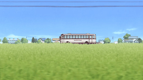 旅行车开在乡村动画图片