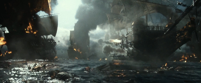 战船爆炸动态图片