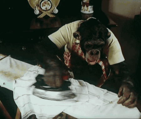 大猩猩烫衣服搞笑动态图