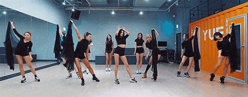 gif韩国女子组合跳完舞