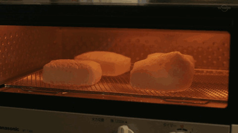食物在烤箱里膨胀gif图片