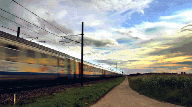 疾驰的火车GIF图片