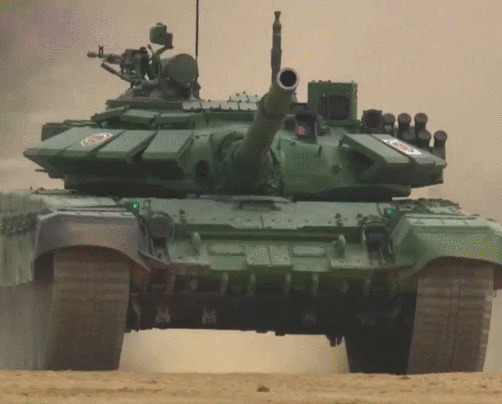装甲车在战场上快速的行驶GIF图片