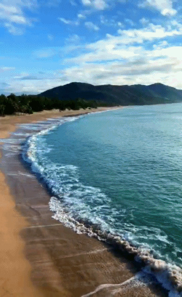 海水拍打沙滩GIF图片