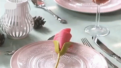 玫瑰花形状的手巾GIF图片