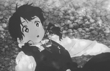 小女孩躺在水中呼吸动画图片
