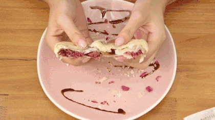 美味的玫瑰花餅很美味的样子啊gif图片