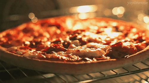正在热烤中的披萨动态图片